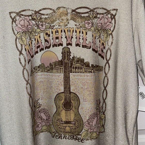 Altar’d State tee - Picture 3 of 5